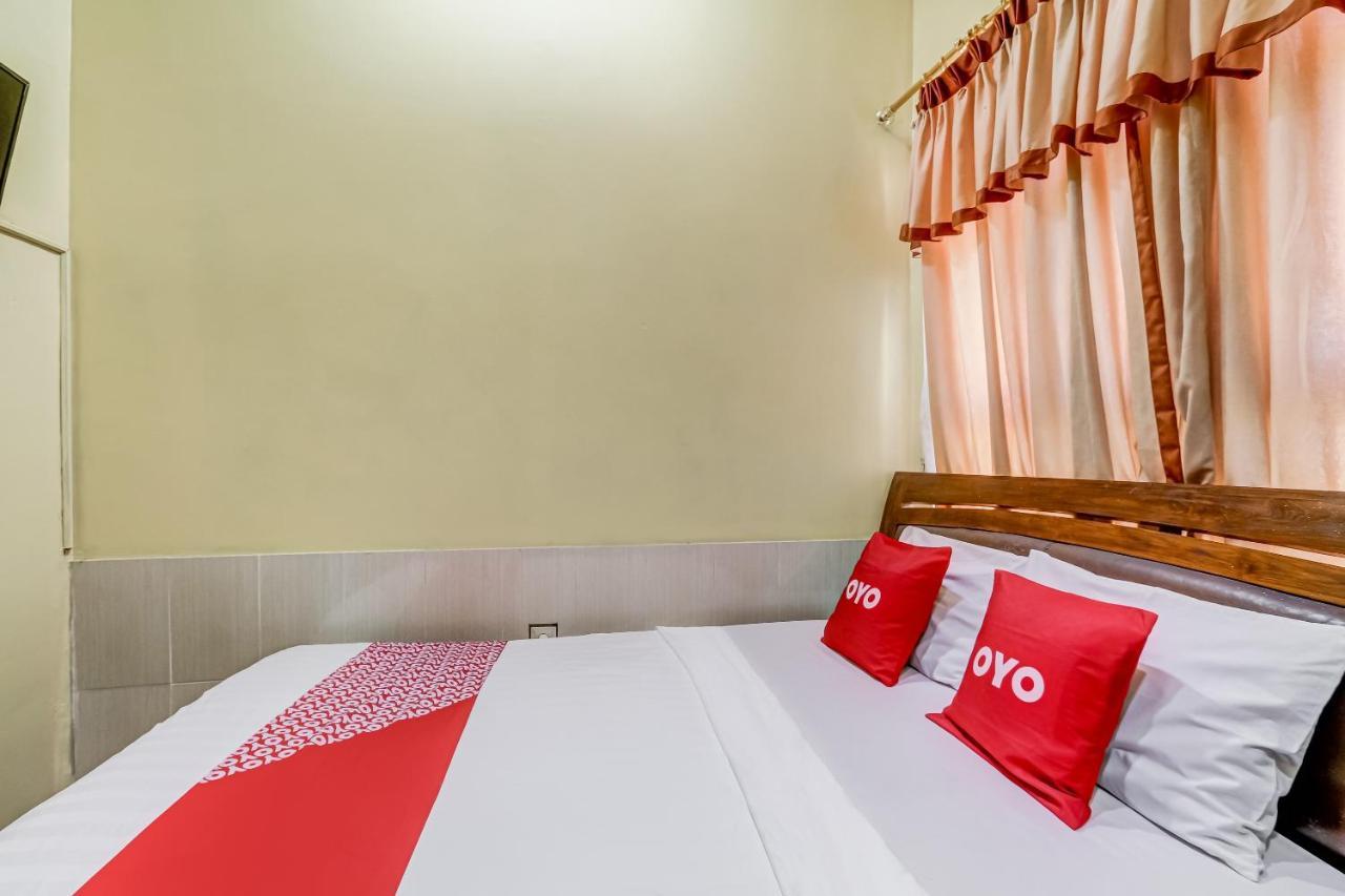 Oyo 91036 Hotel Simpang Lima Gkpri Семаранг Екстер'єр фото